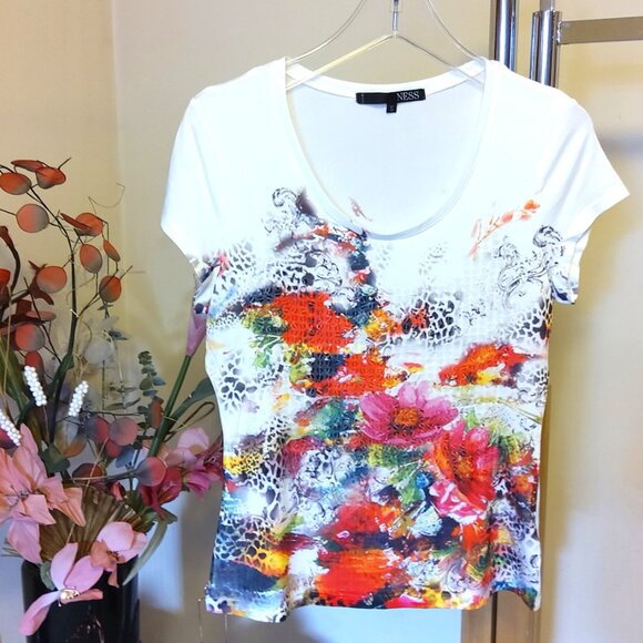 NWOT NESS Women's Floral Graphic Tee Shirts Crew Neck Trendy Top M 8 10 - Picture 7 of 8